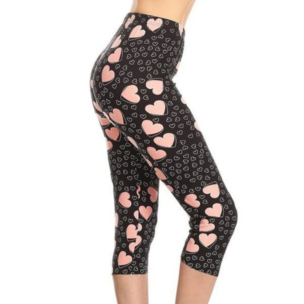 Plus Size Hearts Crop 3/4 Capri Leggings